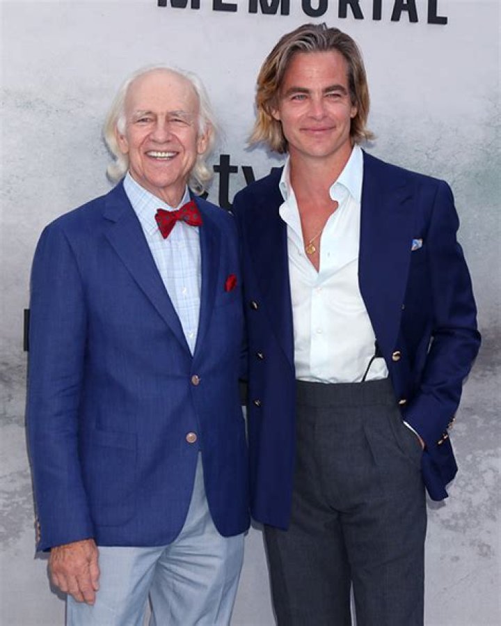 All About His Famous Father Robert Pine – Hollywood Life