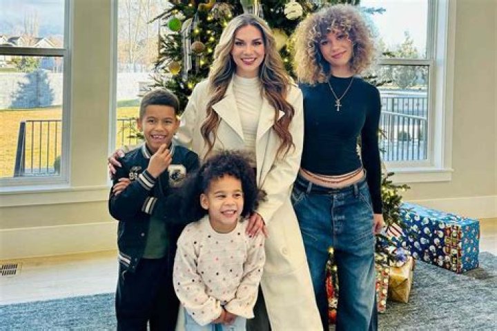 Allison Holker & Her Kids Celebrate Easter As A Family 4 Months After tWitch’s Death