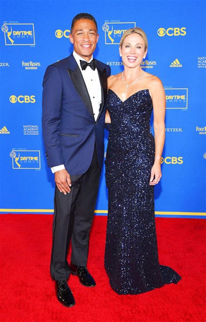 Amy Robach & T.J. Holmes Shut Down Instagrams After Friendly Photos – Hollywood Life