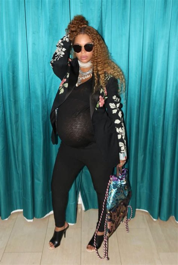 Beyonce Shows Off Flat Stomach In Crop Top Just 8 Weeks After Giving Birth