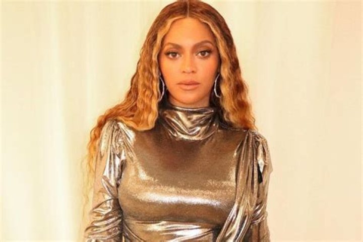 Beyonce Shows Off Insane Post-Baby Figure In Tight Cleavage-Bearing Dress — Sexy New Pics