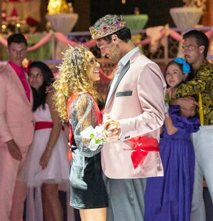 ‘BIP’ Stars Break Up – Hollywood Life