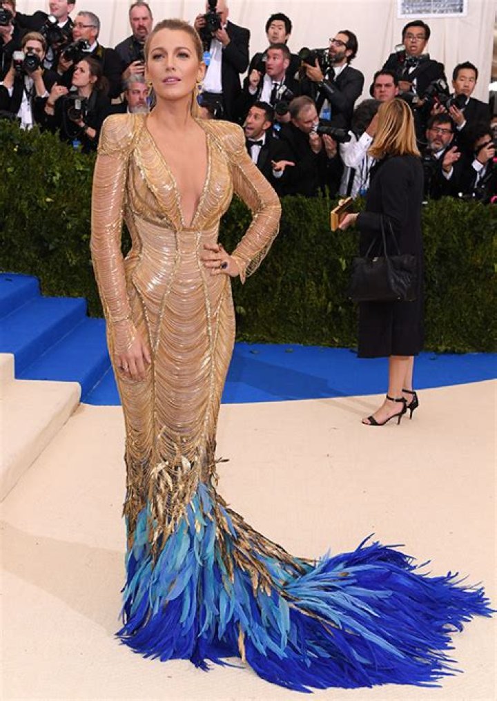 Blake Lively’s Dress At Met Gala — Slays In Gold Gown & Feather Train – Hollywood Life