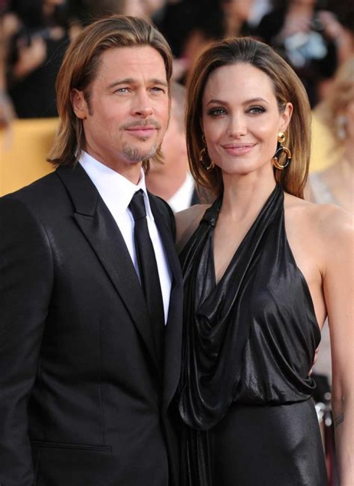 Brad Pitt & Angelina Jolie's Bratty Brood Demand Cupcakes For Breakfast!
