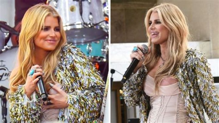 Briana Suffers Wardrobe Malfunction During Fight With Kailyn – Hollywood Life