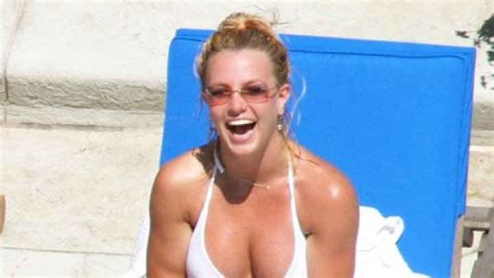 Britney Spears Runs Like A Sexy ‘Baywatch’ Babe In Throwback Video After Miscarriage