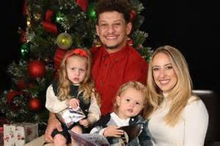 Brittany Matthews & Daughter Surprise Patrick Mahomes With His 99 Rating In Madden 22 — Cute Video