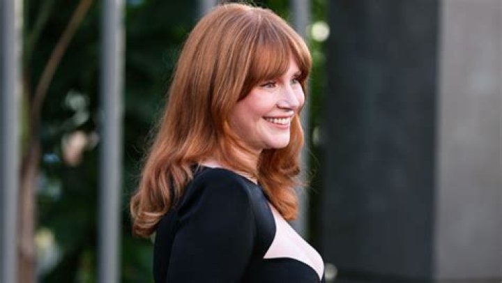 Bryce Dallas Howard Reveals She’s Never Seen Dad Ron’s ‘Happy Days’ – Hollywood Life