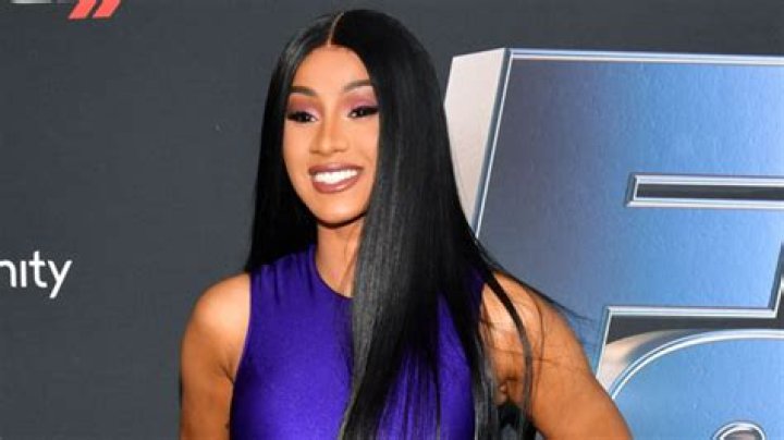 Cardi B Debuts Pink Wig While Posing In A Pair Of Daisy Dukes – Hollywood Life
