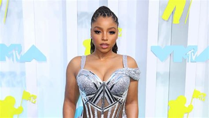 Chlöe Bailey Stuns In Silver Corset Dress At The 2022 VMAs
