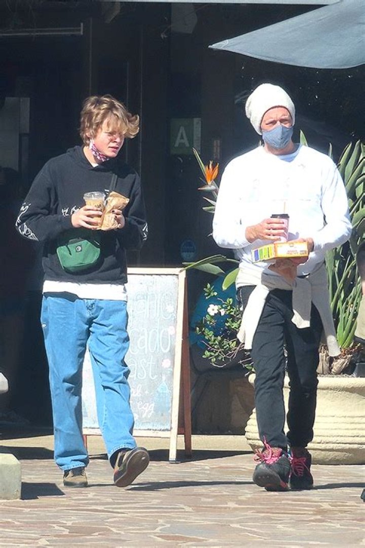 Chris Martin’s Son Moses, 15, Is Nearly As Tall As Him In New Photo – Hollywood Life