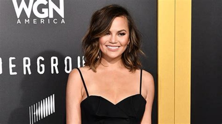 Chrissy Teigen – Hollywood Life