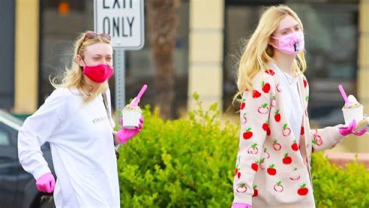 Dakota & Elle Fanning Wear Protective Face Gear For Sister Date: Pics – Hollywood Life