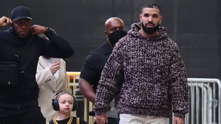 Drake’s Son Adonis Rocks Lakers Jersey At Playoff Game With Dad: Pics – Hollywood Life