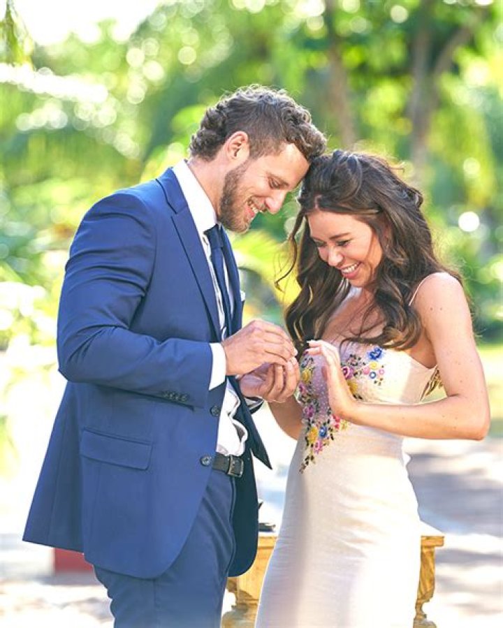 Gabby Windey’s Engagement Ring From Erich Schwer: Photo – Hollywood Life