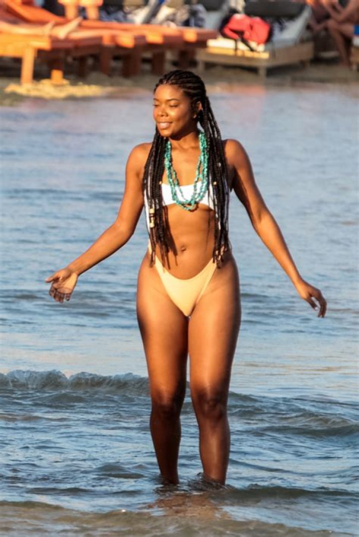 Gabrielle Union Wears Striped Bikini While Posing In A Pool — Pics – Hollywood Life