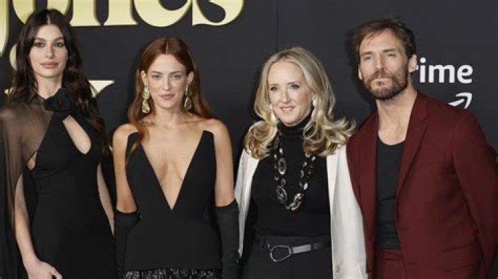 Hear Riley Keough & Sam Claflin Sing – Hollywood Life