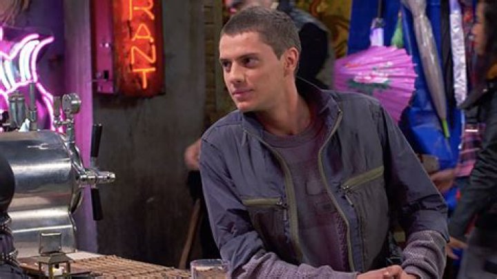 Henry Returns In Season 2 Premiere – Video – Hollywood Life