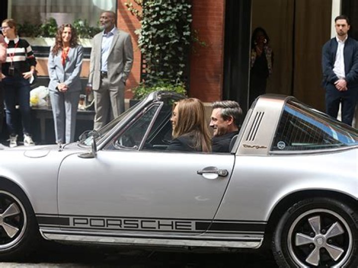 Jennifer Aniston & Jon Hamm Drive In A Porsche Filming ‘Morning Show’ – Hollywood Life
