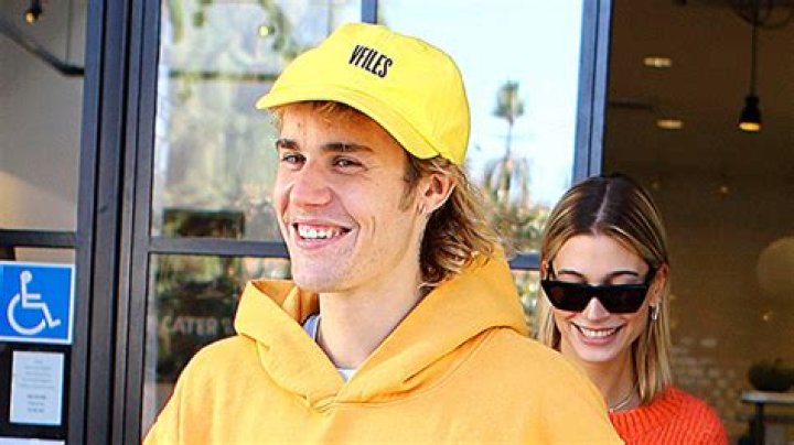 Justin Bieber Flaunts Wedding Ring In Instagram Pics – Hollywood Life