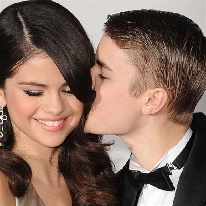 Justin Bieber & Selena Gomez: See Their Romantic Pic From St. Martin