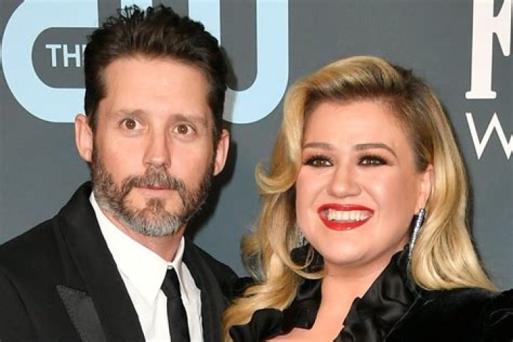 Kelly Clarkson Thanks Ex Brandon Blackstock For ‘Believing’ In Her After Winning Daytime Emmy Award