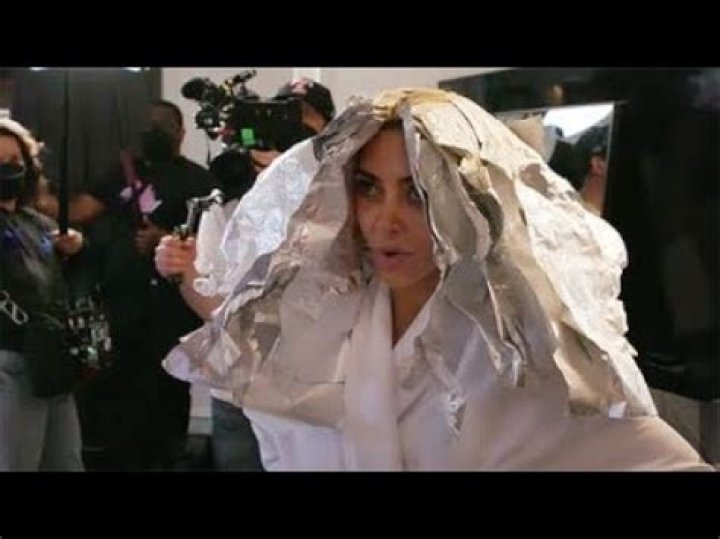 Kim Kardashian Panics Her ‘Hair Will Fall Out’ After 10 Hour Dye Job Before Met Gala: Watch