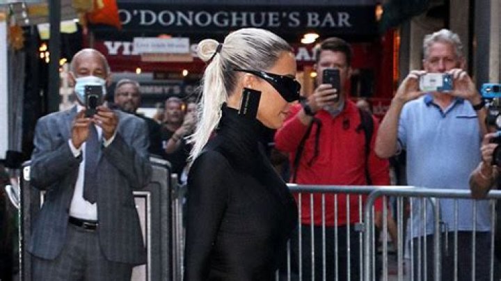 Kim Kardashian Trolled For Balenciaga Credit Card Earrings: Photos – Hollywood Life