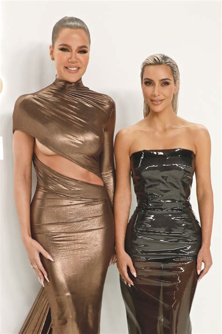 Kim & Khloe Shocked – Hollywood Life