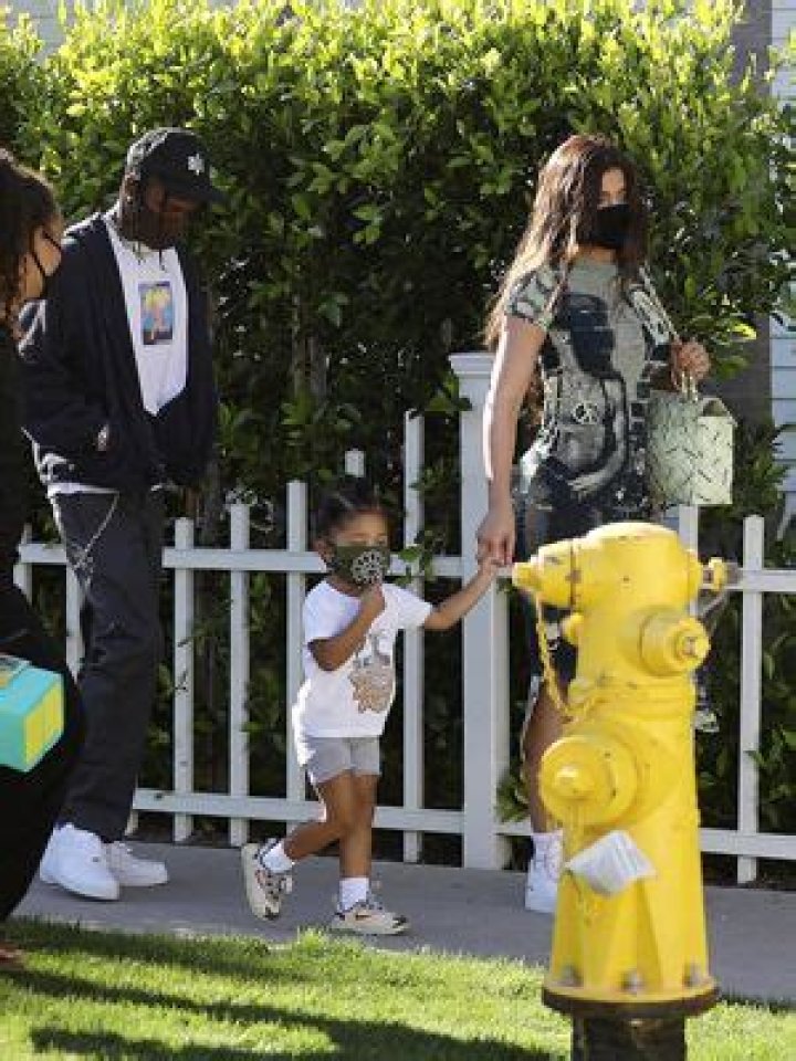 Kylie Jenner Pouts Her Big Lips In Gorgeous New Selfie Video While Vacationing With Travis Scott