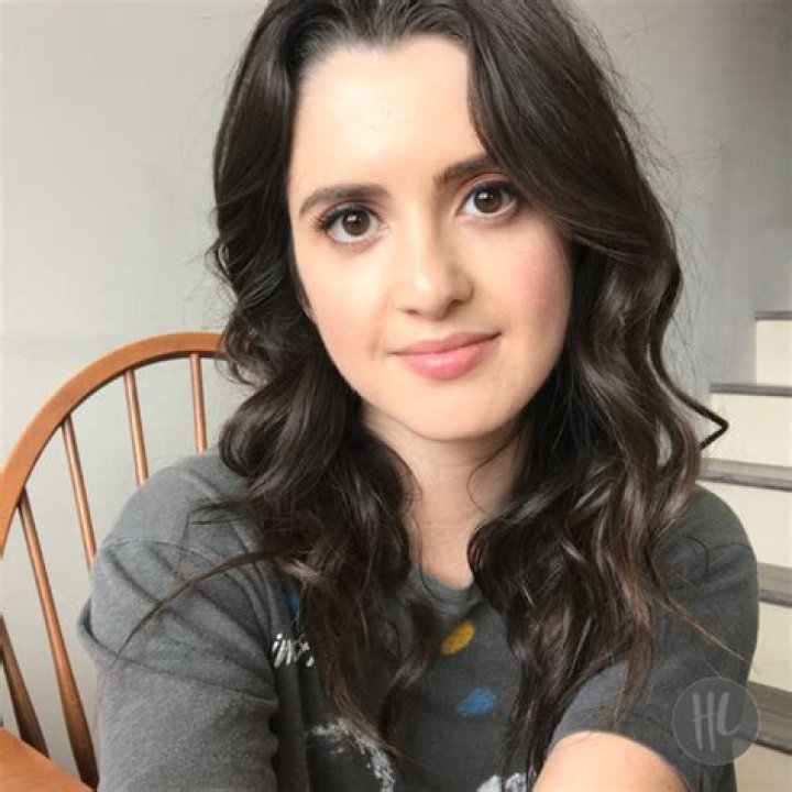 Laura Marano Talks ‘Austin & Ally’ Reunion & New Music — Interview – Hollywood Life