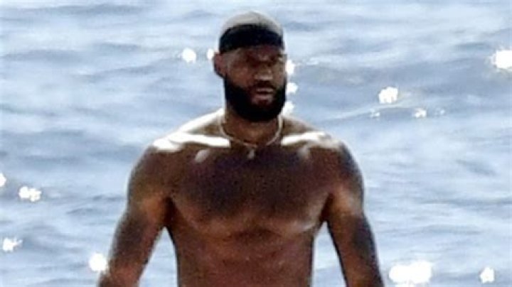 LeBron James Goes Shirtless For Workout On Yacht Vacation In Capri – Hollywood Life