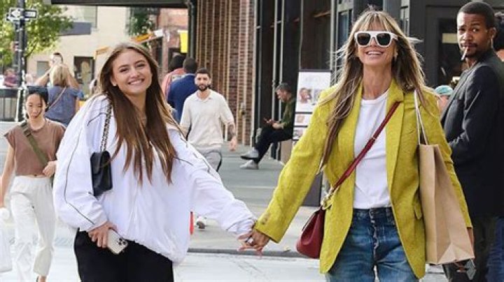 Leni Klum, 18, Holds Hands & Skips With Mom Heidi As They Shop In NYC: Photos