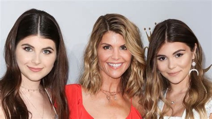 Lori Loughlin’s Daughters Olivia & Isabella Shop In LA After Felicity Huffman Goes To Prison
