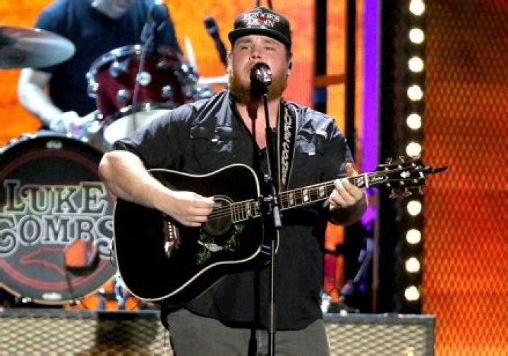 Luke Combs Brings Cancer Survivor On Stage For ‘Fast Car’ Performance – Hollywood Life