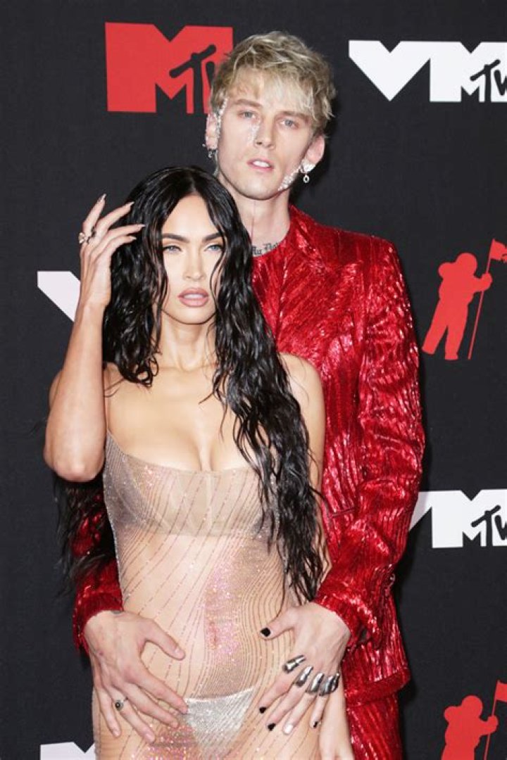 Megan Fox Climbs A Tree In A Green Bikini & MGK Reacts – Hollywood Life