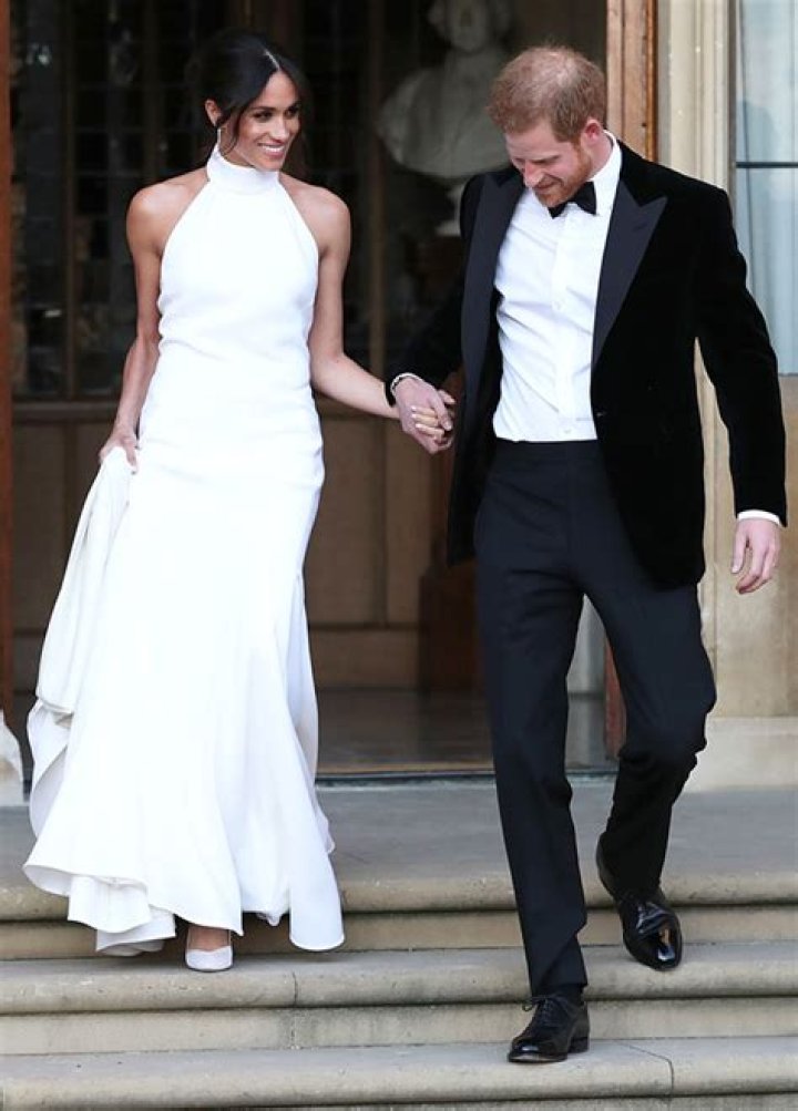 Meghan Markle & Prince Harry Share First Dance Photos From Wedding – Hollywood Life