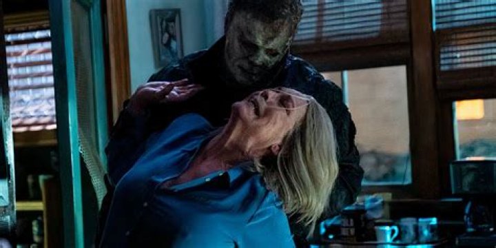 Michael Myers Vs. Laurie Strode Fight – Hollywood Life