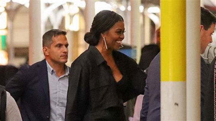 Michelle Obama Rocks Stilettos At Dinner With Bruce Springsteen: Photos – Hollywood Life