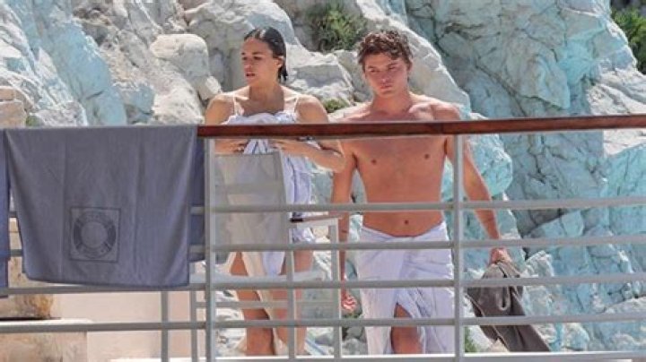 Michelle Rodriguez & Jordan Barrett Show Off Bathing Suits At Cannes – Hollywood Life