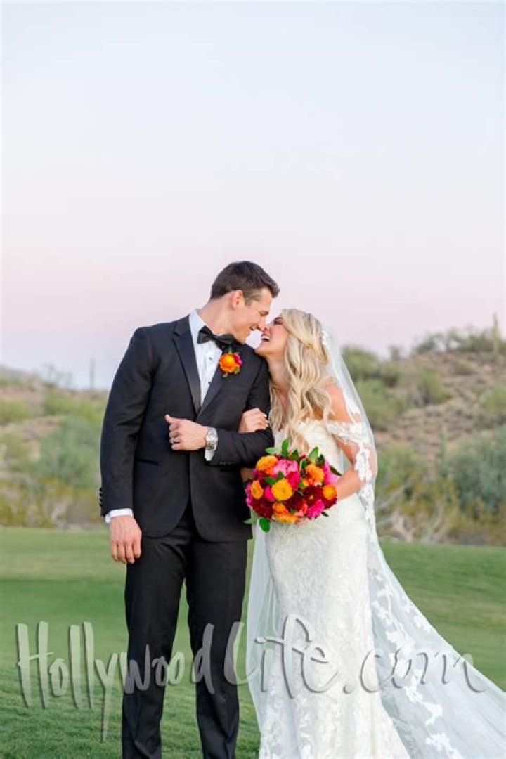 Miss USA 2018 Marries Conner Combs – Pics – Hollywood Life