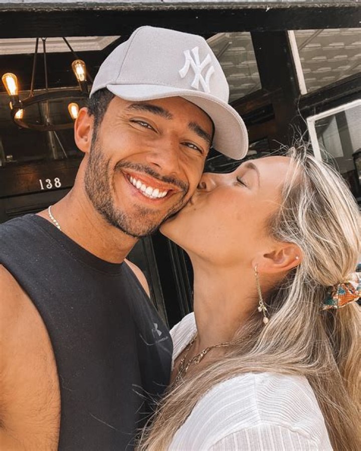 Noah Schnacky Finds The Romance He’s Always Wanted On New Country Jam ‘Feels Like Love’