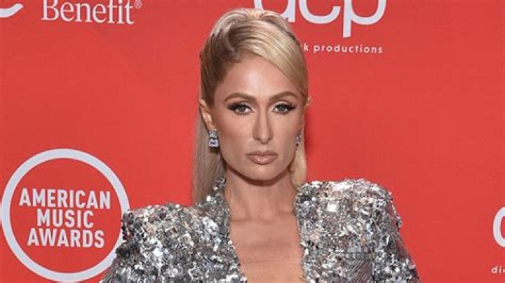 Paris Hilton Rocks Red Lingerie in New ‘Hot’ Holiday Photos – Hollywood Life