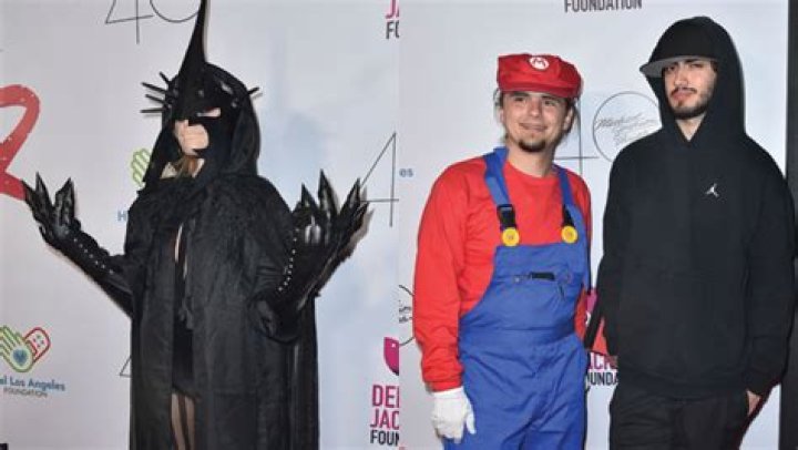 Paris, Prince & Blanket Jackson Host ‘Thriller’ Party For Halloween – Hollywood Life