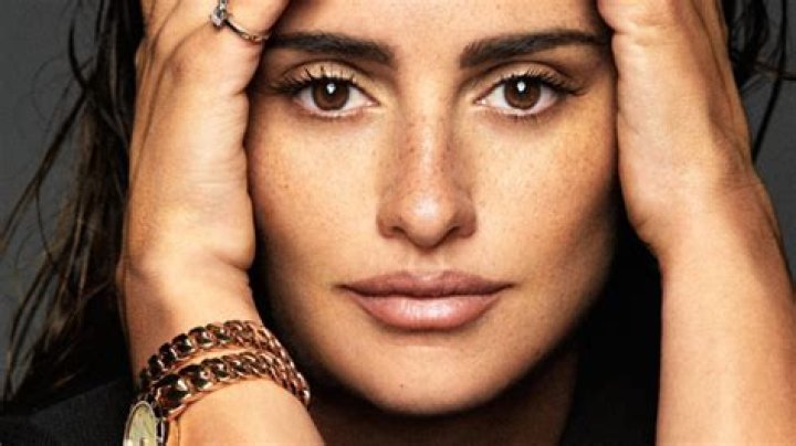 Penelope Cruz Without Makeup — Bare-Faced For ‘ELLE’ November Issue – Hollywood Life