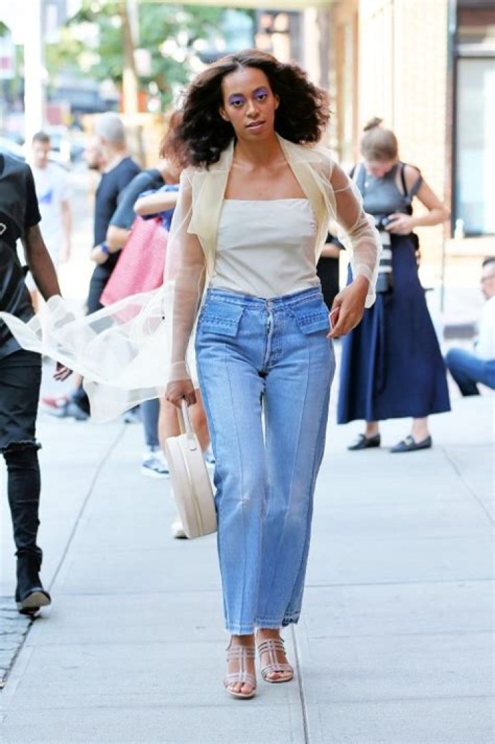 Photos Of Hot Mamas Who Rock The Trend – Hollywood Life