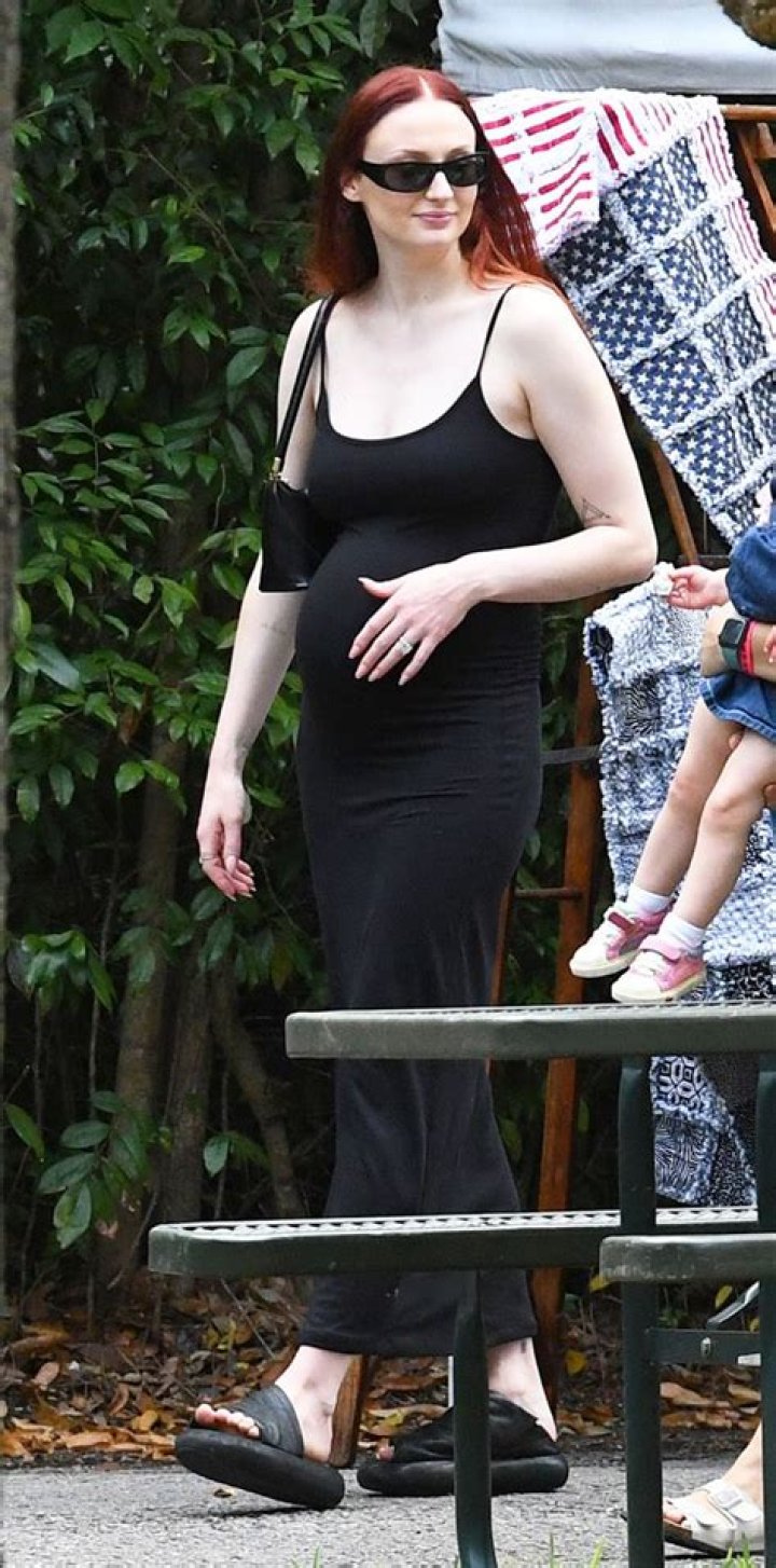 Pregnant Sophie Turner Cradles Her Baby Bump On Shopping Day Out With Joe Jonas