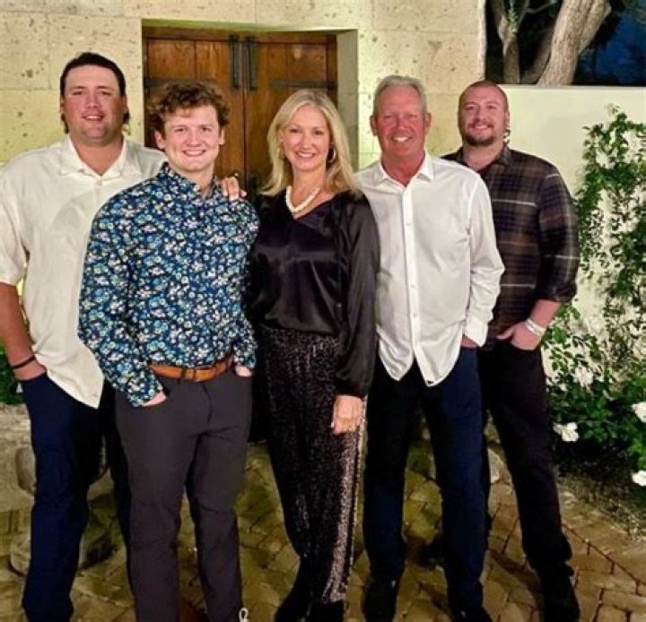 Ryan Faces Brett’s Parents – Hollywood Life