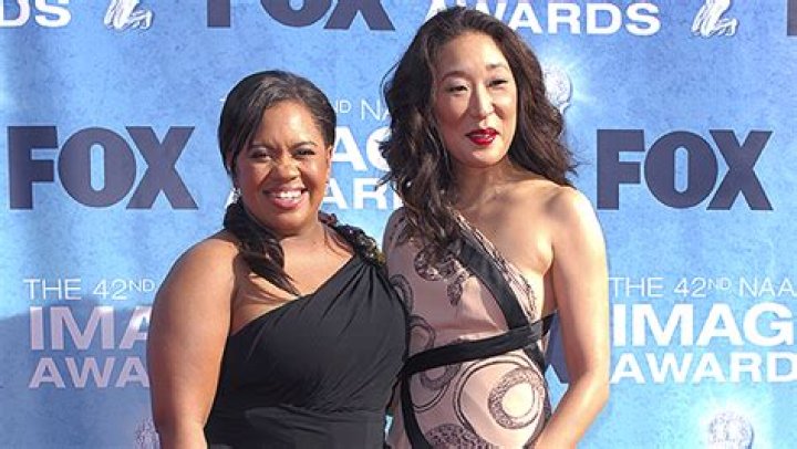 Sandra Oh Reunites With Chandra Wilson & Shonda Rhimes At Emmys – Hollywood Life