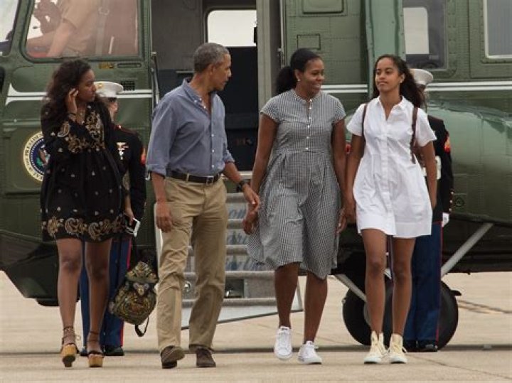 Sasha & Malia Obama Oversees Looks 2015 — SEE PICS